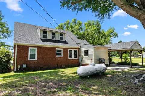 Exterior - 410 Craven St, Bath, NC 27808 photo 3 of 4