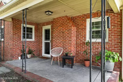 Exterior - 410 Craven St, Bath, NC 27808 photo 2 of 4