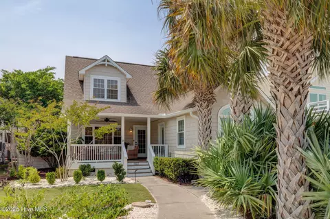 927 Riptide Ln, Carolina Beach, NC 28428