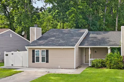 2414 Educational Dr, New Bern, NC 28562