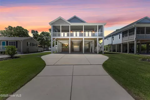105 W Yacht Dr, Oak Island, NC 28465