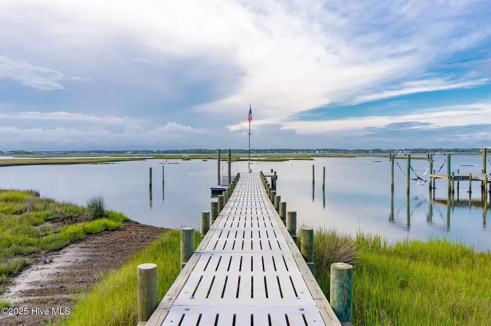 View/Area - 9808 Clarendon Dr, Emerald Isle, NC 28594 photo 4 of 5