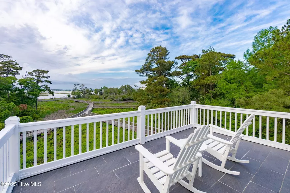 Exterior - 9808 Clarendon Dr, Emerald Isle, NC 28594 photo 3 of 10