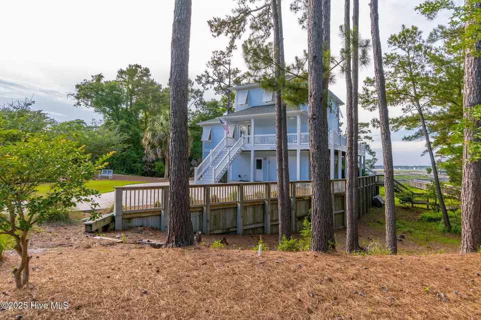 Exterior - 9808 Clarendon Dr, Emerald Isle, NC 28594 photo 9 of 10