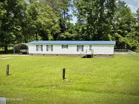 19061 Hardee Rd, Laurel Hill, NC 28351