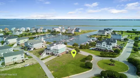 818 Cannonsgate Dr, Newport, NC 28570