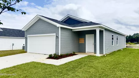 151 N Squires Run Ln, Richlands, NC 28574