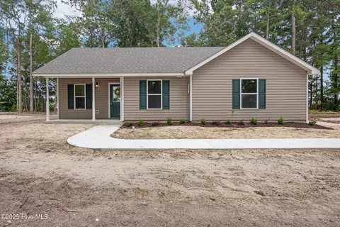 820 Briarwood Rd, Elizabeth City, NC 27909