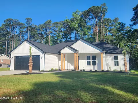 377 Thicket Dr NW, Calabash, NC 28467