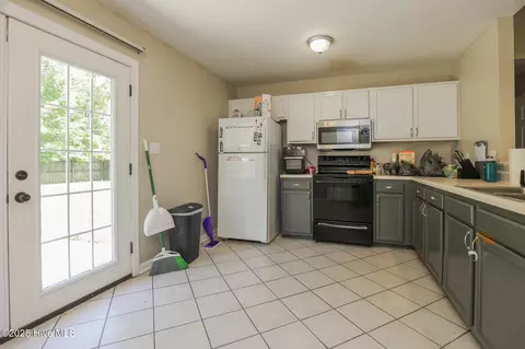 125 Daphne Dr, Hubert, NC 28539 photo 5