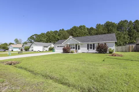125 Daphne Dr, Hubert, NC 28539 photo 2