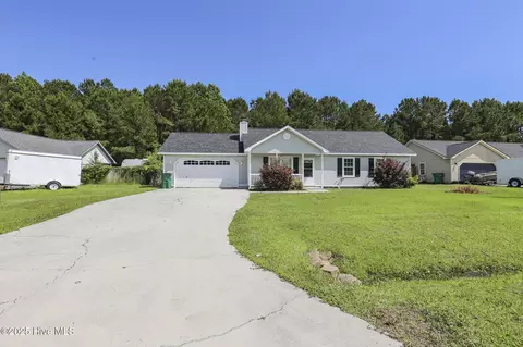 125 Daphne Dr, Hubert, NC 28539