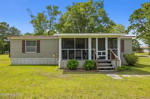 103 Cricket Ln, Newport, NC 28570