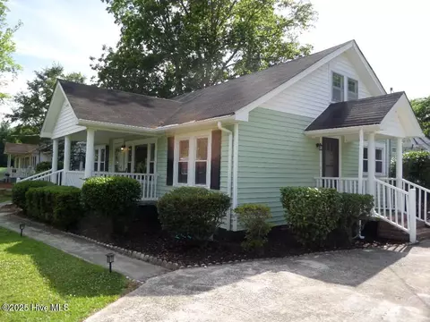 108 Swan Point Rd, Bayboro, NC 28515