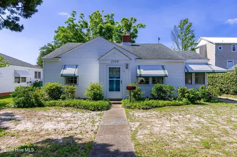 2109 Arendell St, Morehead City, NC 28557