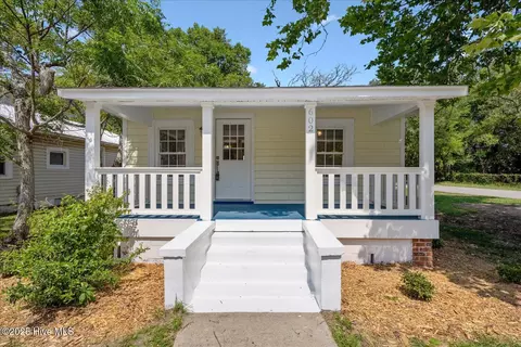 602 N Lord St, Southport, NC 28461