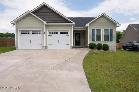 209 Cottage Brook Ct, Richlands, NC 28574