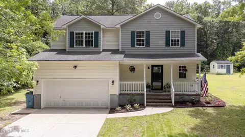 130 Briar Hollow Dr, Jacksonville, NC 28540