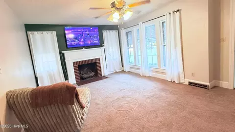 308 Terry St, Hamlet, NC 28345 photo 3