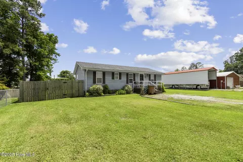 113 Ives Ln, Jacksonville, NC 28540