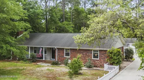 211 E 11th St, Southport, NC 28461