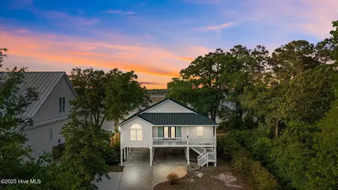 6806 E Yacht Dr, Oak Island, NC 28465