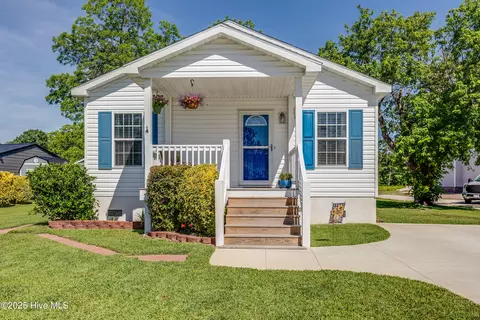 2003 Riverview Ln, Morehead City, NC 28557