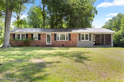 201 Mcarthur Dr, Jacksonville, NC 28546
