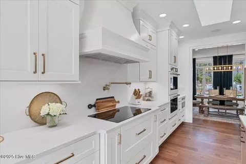 Kitchen - 21 Abbottsford Dr, Pinehurst, NC 28374 photo 5 of 13