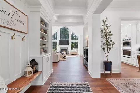 Entry Way - 21 Abbottsford Dr, Pinehurst, NC 28374 photo 1 of 6