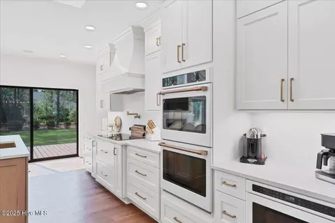 Kitchen - 21 Abbottsford Dr, Pinehurst, NC 28374 photo 8 of 13