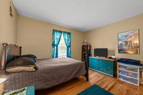 Bedroom - 143 Ballard St, Chocowinity, NC 27817 photo 5 of 6