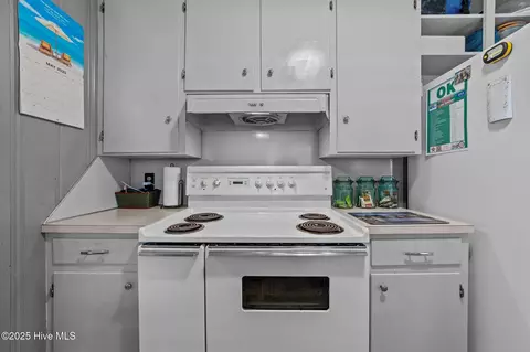 Kitchen - 143 Ballard St, Chocowinity, NC 27817 photo 3 of 4