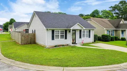 102 Oakwood Ln, Elizabeth City, NC 27909