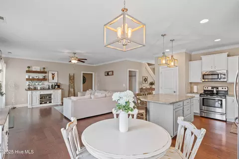 433 Landsdowne Cir, Hampstead, NC 28443 photo 13