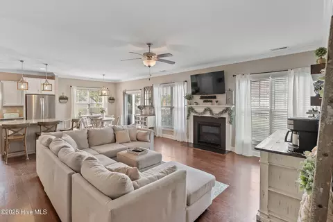 433 Landsdowne Cir, Hampstead, NC 28443 photo 15