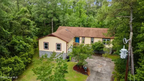 704 Mistique Ct, New Bern, NC 28560