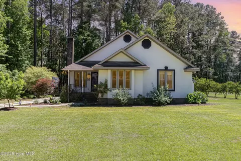 3857 Riviera Dr, Elm City, NC 27822