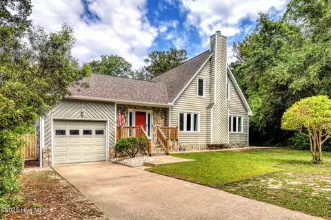 107 Live Oak Ct, Pine Knoll Shores, NC 28512