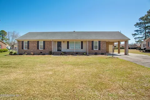 3007 Camelot Dr, Kinston, NC 28504
