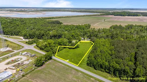 24573 Nc 33 Sr 1965, Aurora, NC 27806