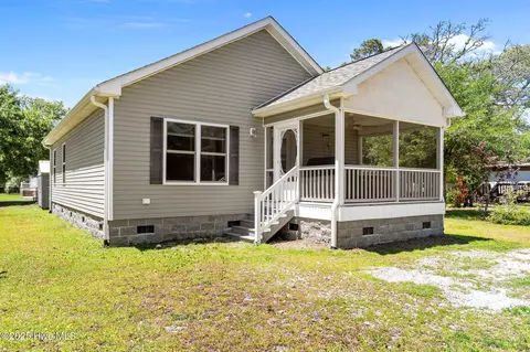 233 NE 70th St, Oak Island, NC 28465