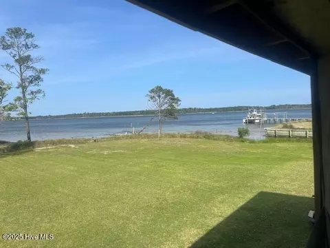 170 Neuse Dr, Beaufort, NC 28516