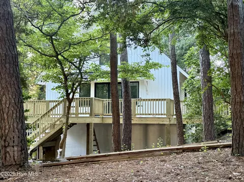 126 Willow Rd, Pine Knoll Shores, NC 28512