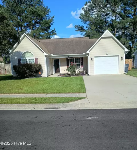 908 Edna Fields Dr, Navassa, NC 28451