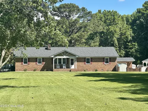 229 Cole Ln, Grimesland, NC 27837