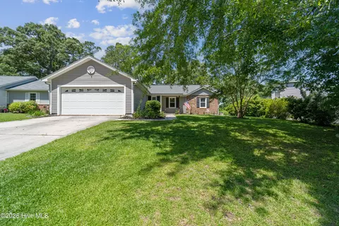 2686 Idlebrook Cir, Midway Park, NC 28544