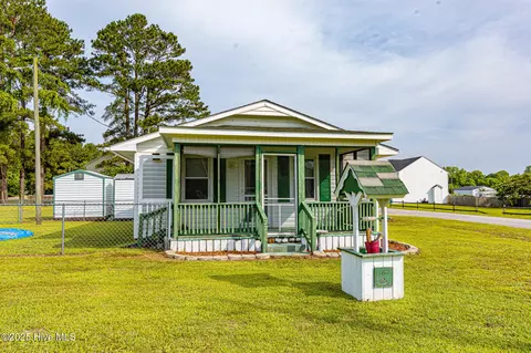 221 Core Rd, Richlands, NC 28574