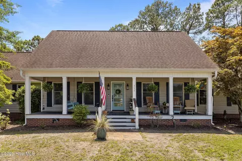 111 Hampton Pl, Newport, NC 28570