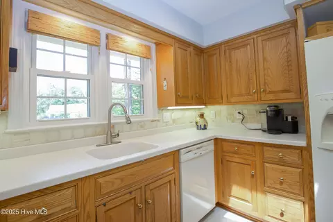 Kitchen - 7 Saddle Pl, Pinehurst, NC 28374 photo 4 of 6